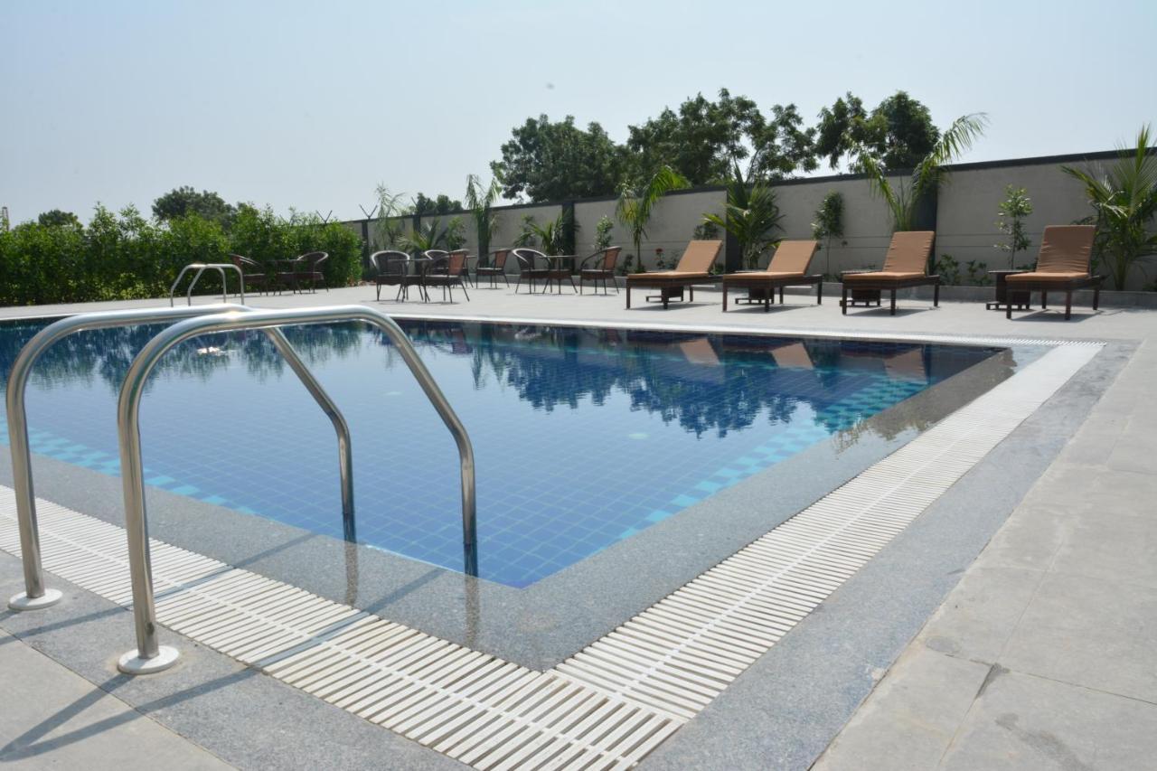 Treehouse Morina Hotel Vithalpur Ngoại thất bức ảnh